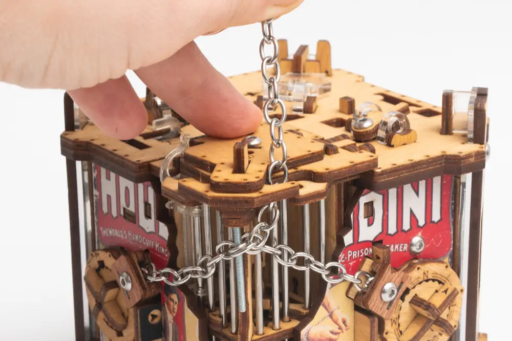 Houdini's Magic Escape – Repor
