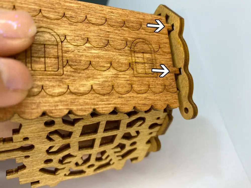 New Year Box – Montagem – Passo 3 – Monta as paredes e o telhado