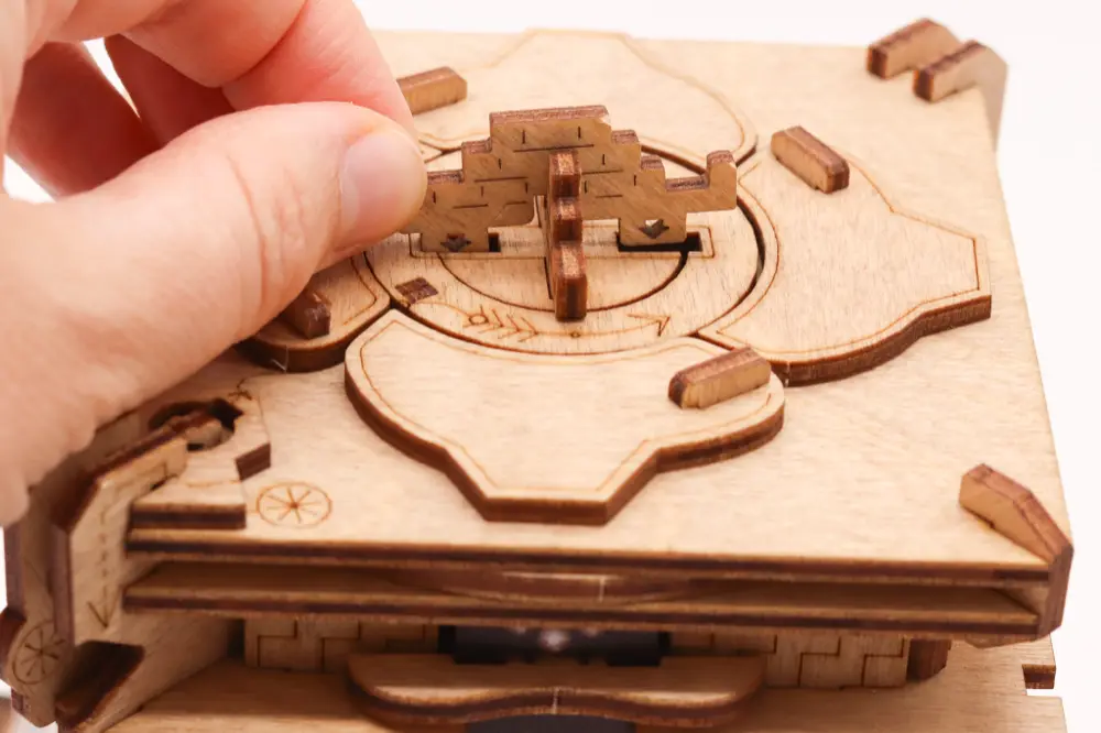 CLUEPUZZLE: A Pirâmide do Sol – Pistas – Como abrir a pirâmide – Pista 3