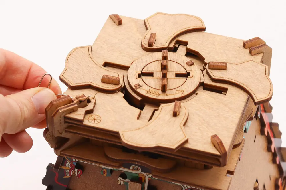 CLUEPUZZLE: A Pirâmide do Sol – Solução – Abrir sem resolver