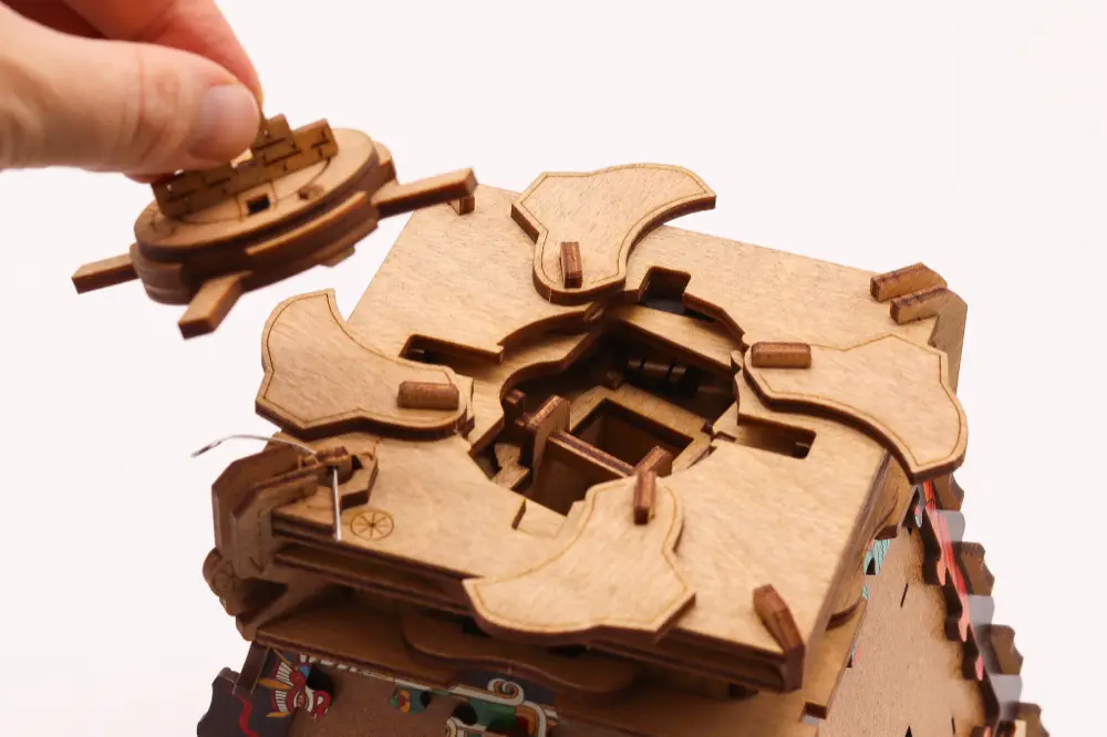 CLUEPUZZLE: A Pirâmide do Sol – Solução – Abrir sem resolver